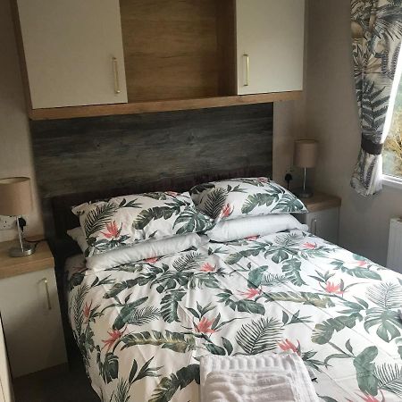 Flamingo Land Private Caravan - No 8 Cedarwood Hotel Kirby Misperton Exterior photo